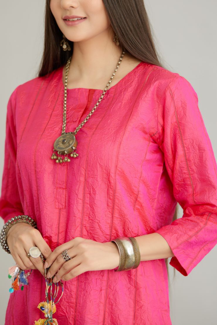 Fuchsia hand crushed silk straight kurta set with vertical organza fabric inset stripe detail in front, back and 3/4 sleeves, highlighted with contrasting top stitch.