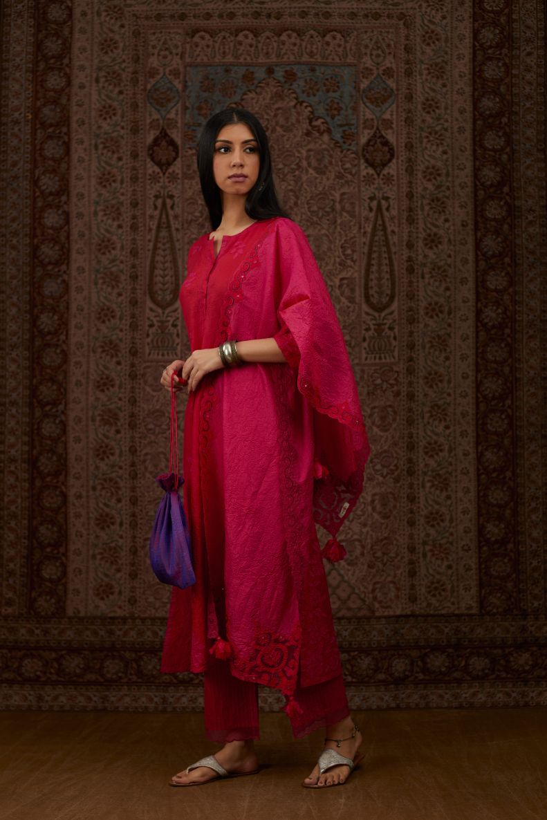 Red hand crushed silk kurta set with all-over contrast silk fabric applique work and embroidered button placket neckline.