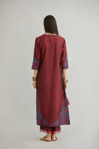 Maroon hand crushed silk kurta set with contrast silk fabric applique work at hem, side slits and sleeves with an embroidered neckline.