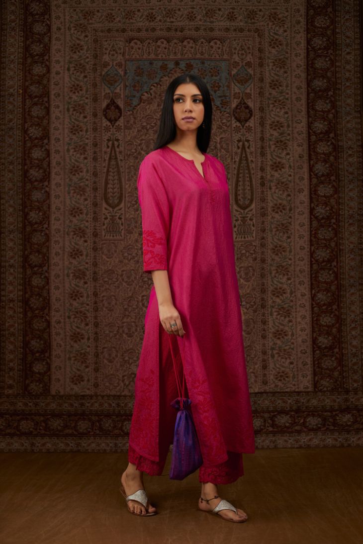 Fuchsia hand crushed silk kurta set with contrast silk fabric applique work at hem, side slits and sleeves with an embroidered neckline.