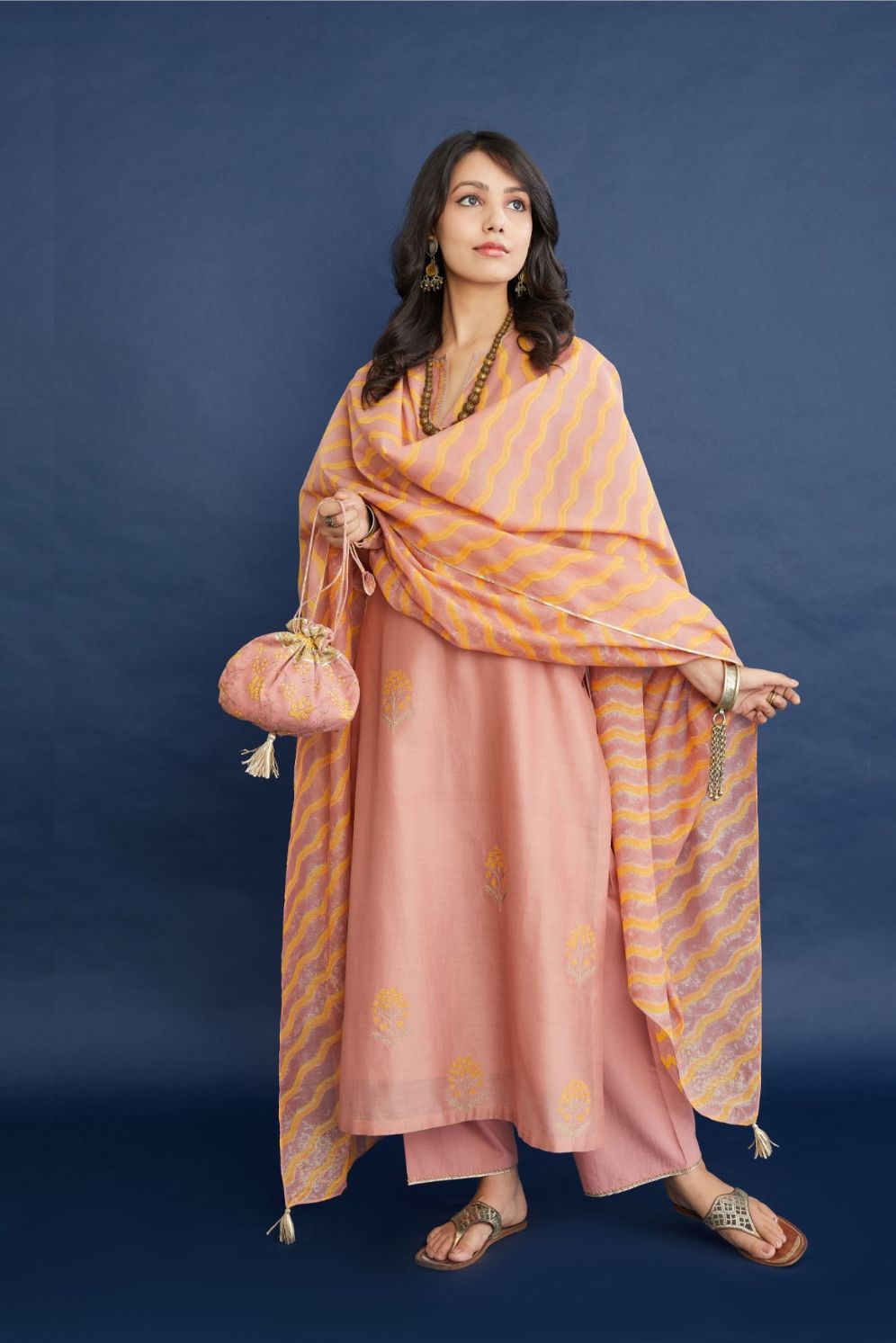 Dusty rose straight kurta set highlighted with all-over delicate thread and dull gold zari embroidery.