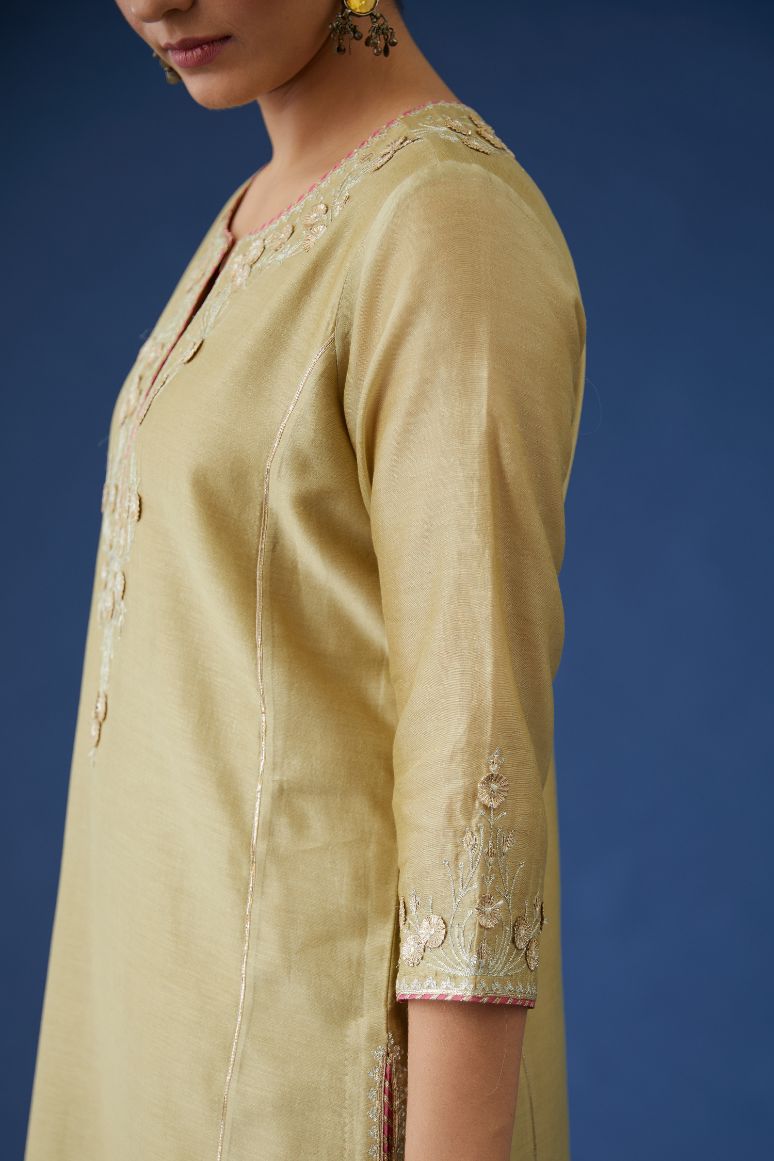 Olive silk chanderi kurta set with gota embroidery at neck and hem.