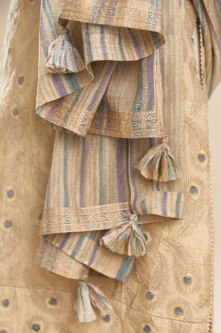 Beige hand block printed cotton Chanderi dupatta with quilted embroidery at edges. (DUPATTA)