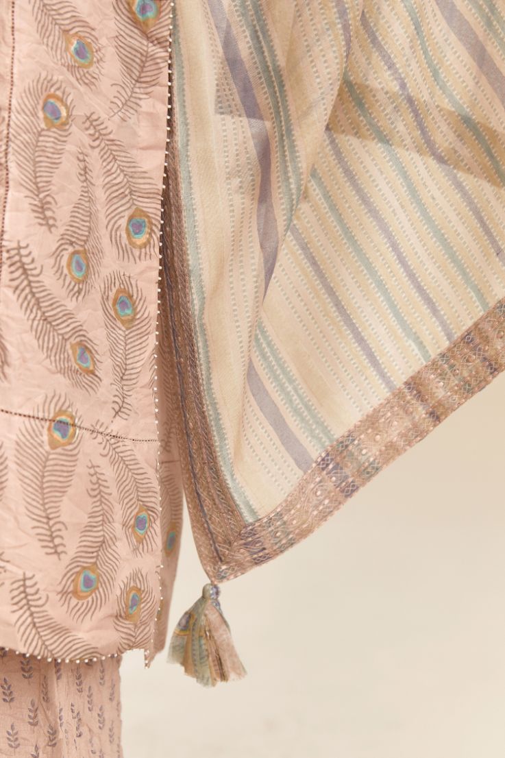 Pink hand block printed cotton Chanderi dupatta with quilted embroidery at edges. (DUPATTA)