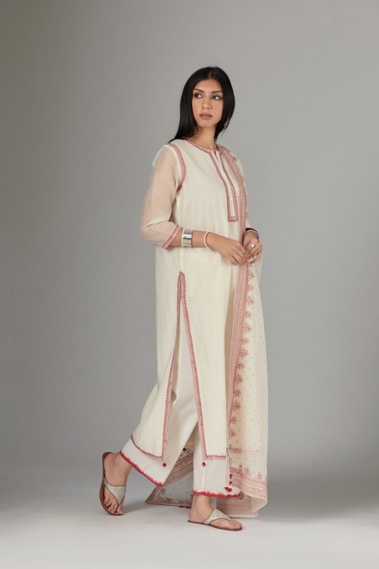 Straight Kurta set detailed with fine contrast thread embroidery