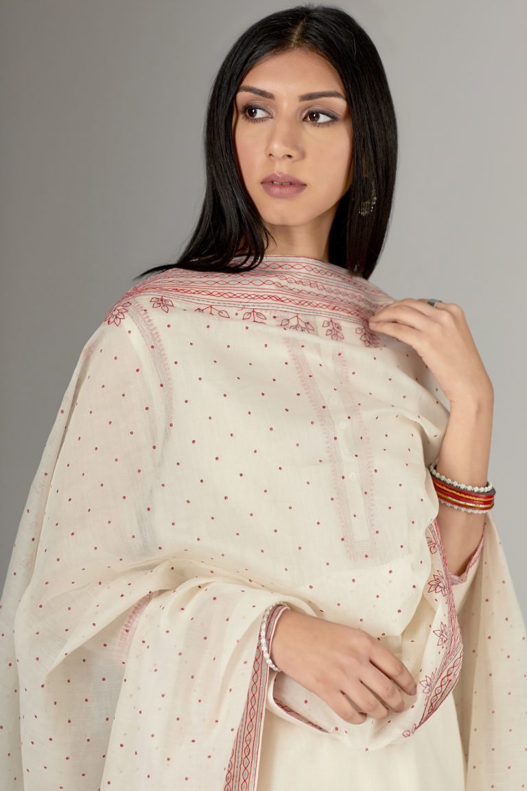 Straight Kurta set detailed with fine contrast thread embroidery
