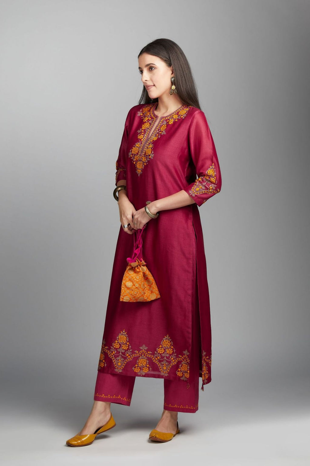 Deep wine straight kurta set detailed with contrast coloured embroidery at neck and hem