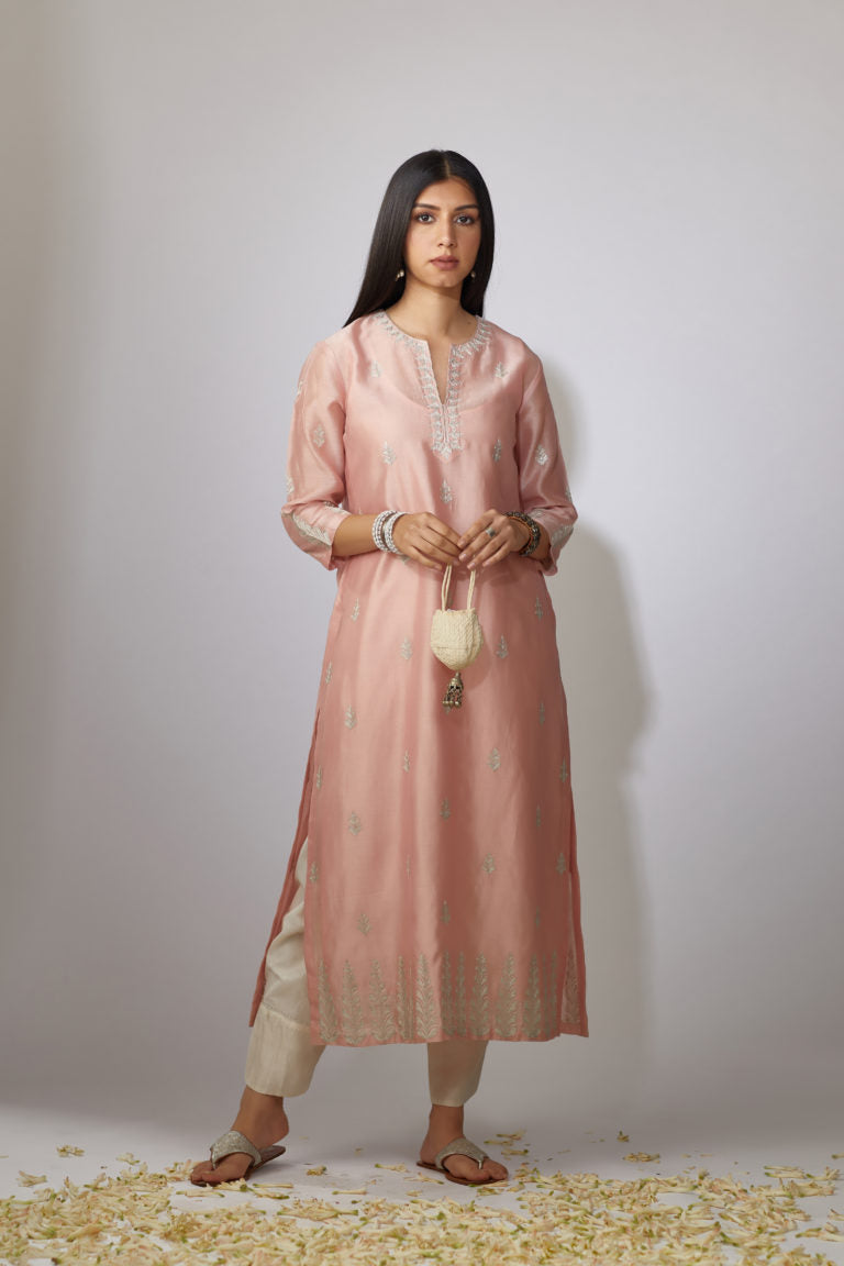Pink kurta set with floral motifs with zari embroidery