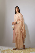 Pink kurta set with floral motifs with zari embroidery