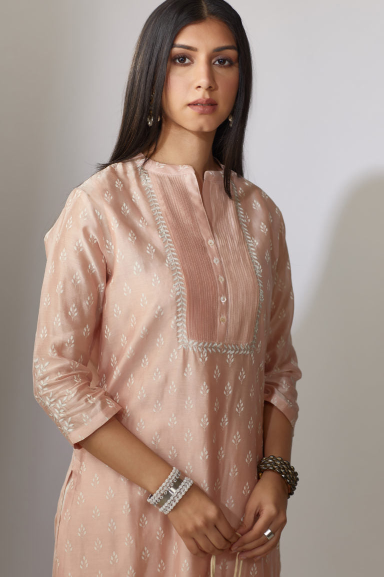 Pink Chanderi kurta set with zari embroidery