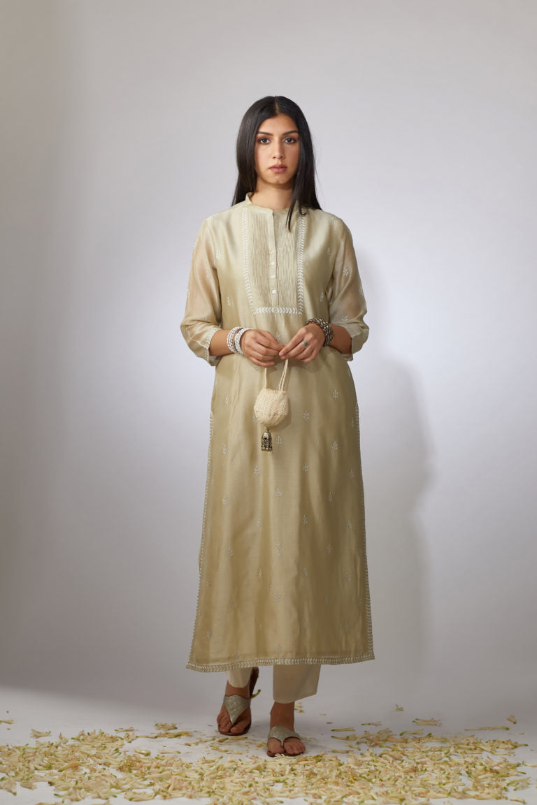 Olive straight Chanderi kurta set with aari embroidery