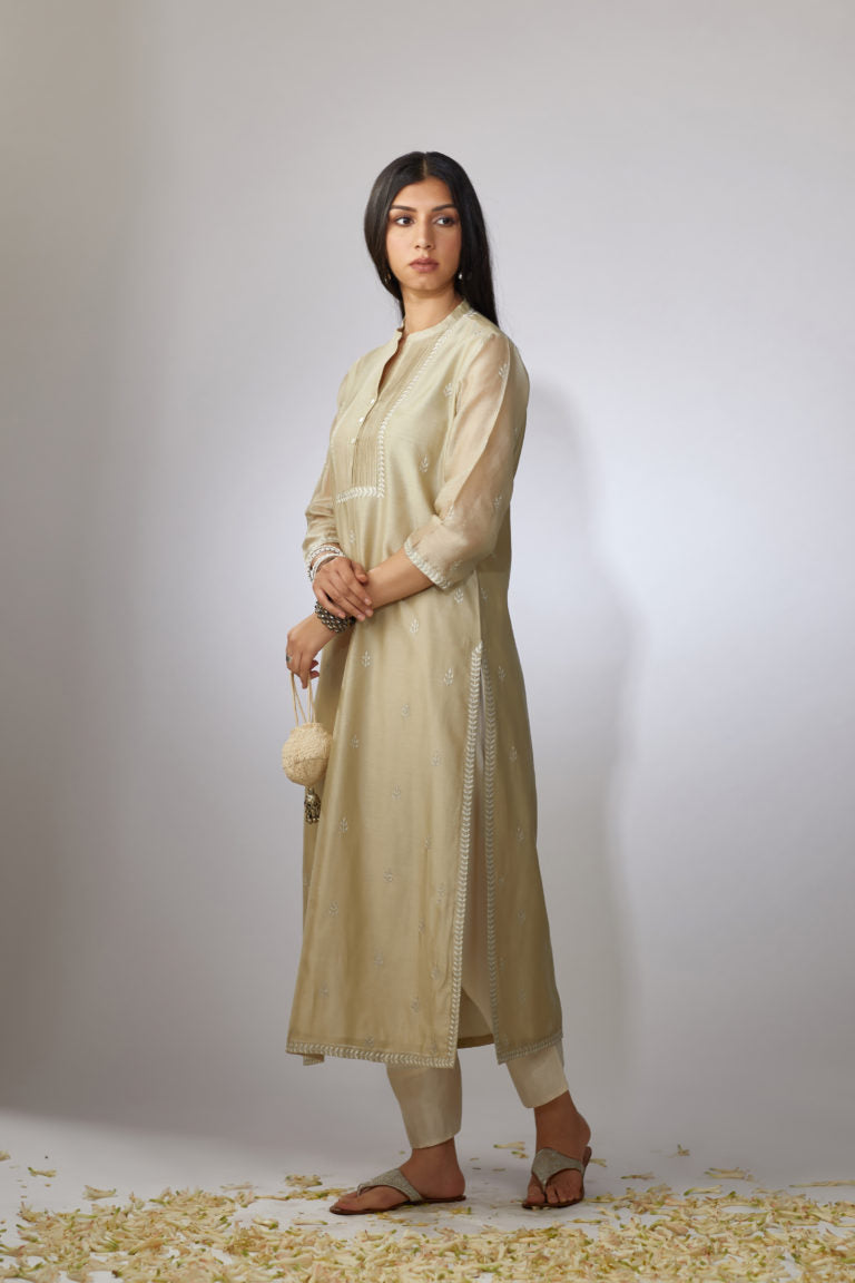 Olive straight Chanderi kurta set with aari embroidery