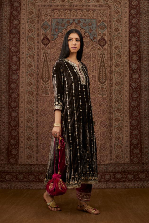 Grey silk velvet straight kurta set with all over heavy gold gota and zari embroidery.