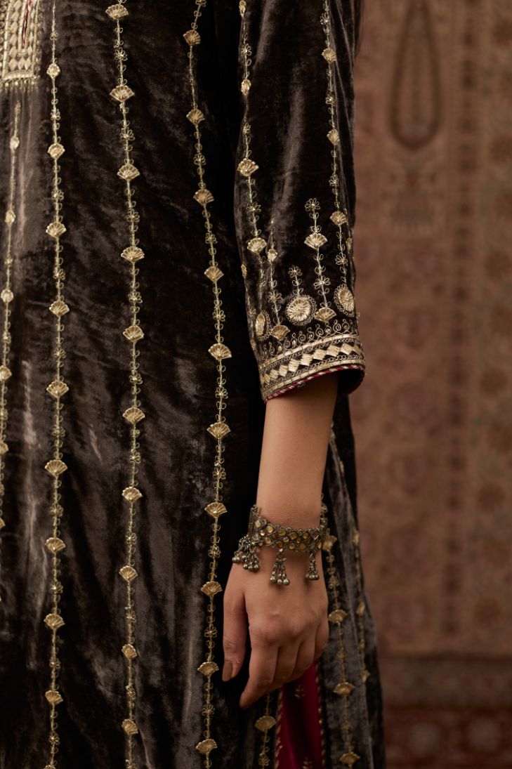 Grey silk velvet straight kurta set with all over heavy gold gota and zari embroidery.