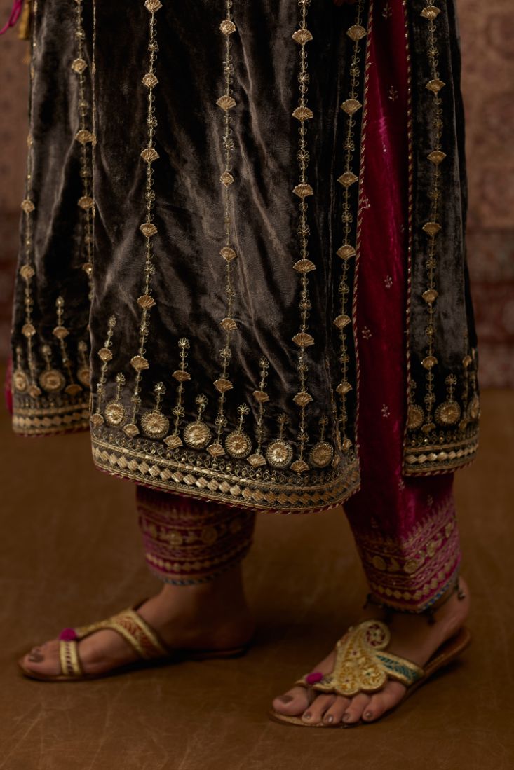Grey silk velvet straight kurta set with all over heavy gold gota and zari embroidery.