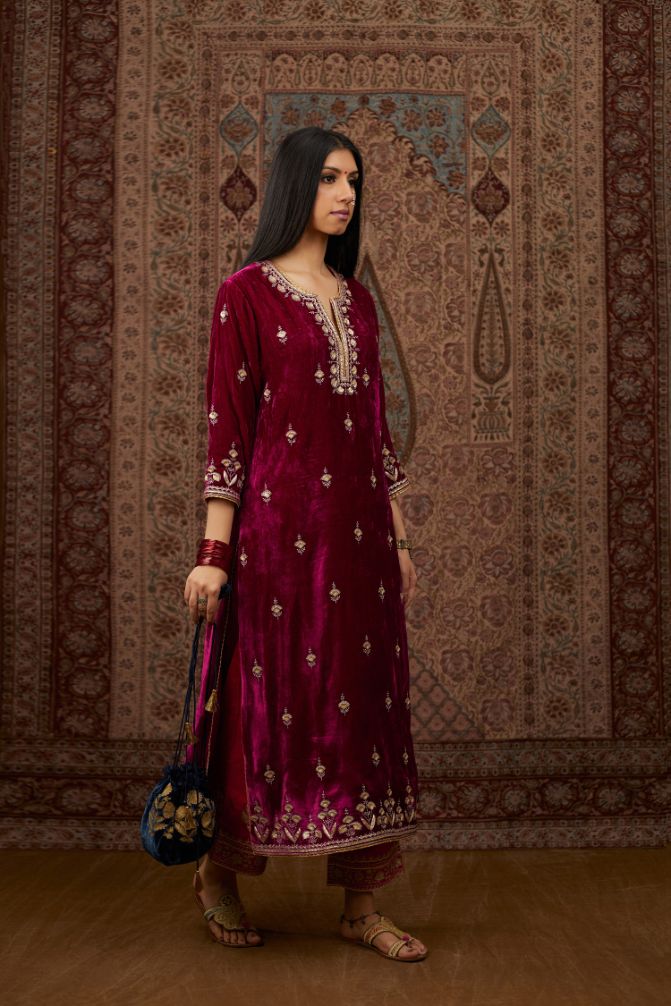Silk velvet kurta set with round neck and all-over gota embroidery.