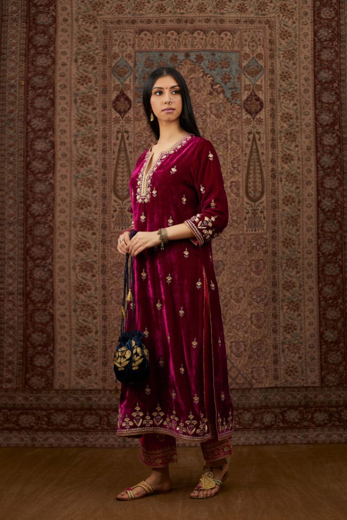 Silk velvet kurta set with round neck and all-over gota embroidery.
