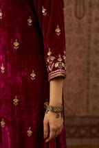 Silk velvet kurta set with round neck and all-over gota embroidery.