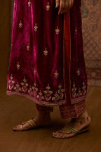 Silk velvet kurta set with round neck and all-over gota embroidery.
