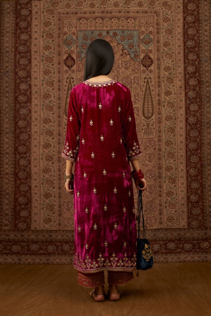 Silk velvet kurta set with round neck and all-over gota embroidery.
