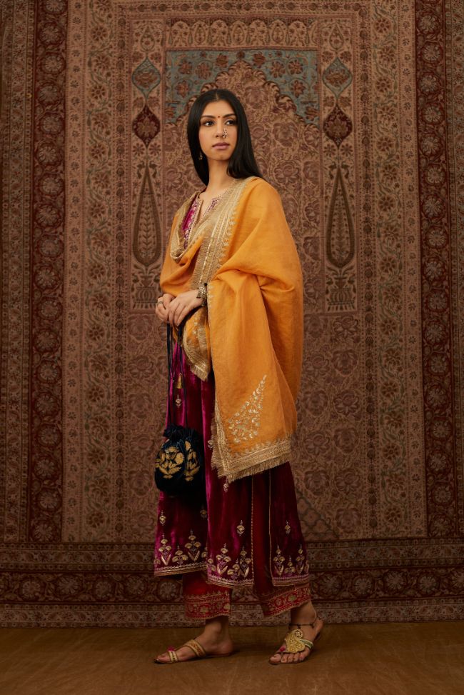 Silk velvet kurta set with round neck and all-over gota embroidery.