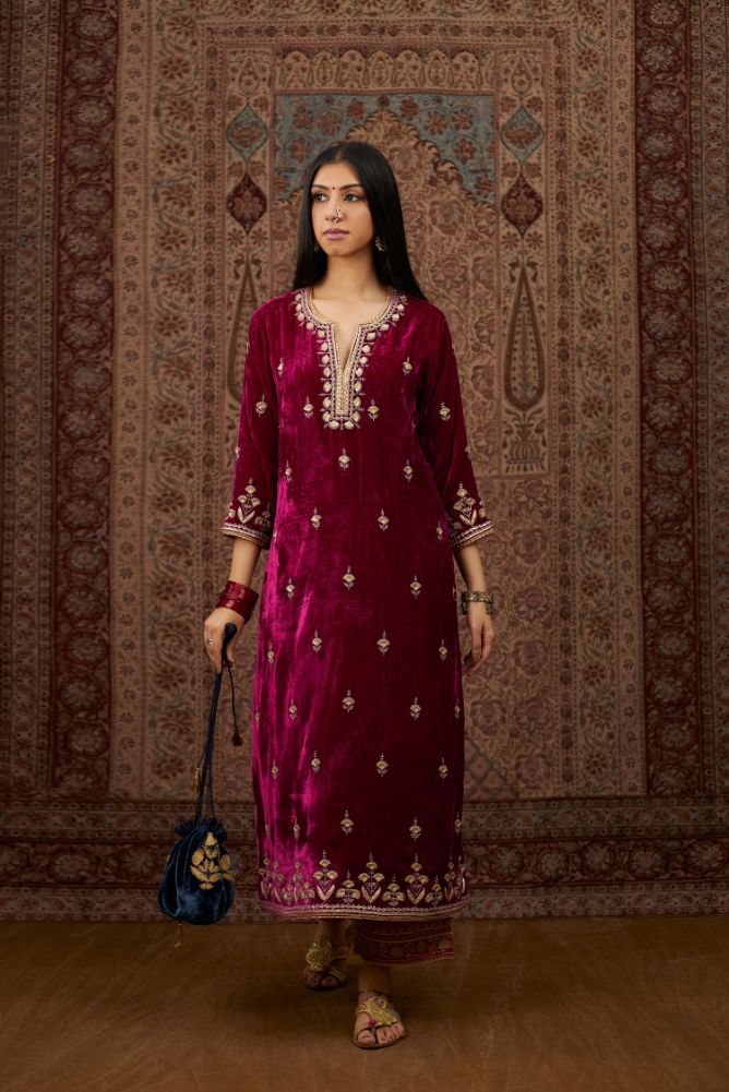 Silk velvet kurta set with round neck and all-over gota embroidery.