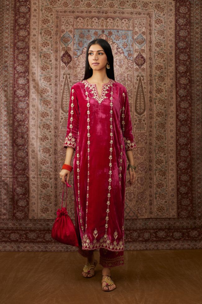 Fuchsia silk velvet straight kurta set with all over gold gota and zari embroidery.
