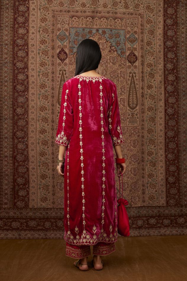 Fuchsia silk velvet straight kurta set with all over gold gota and zari embroidery.