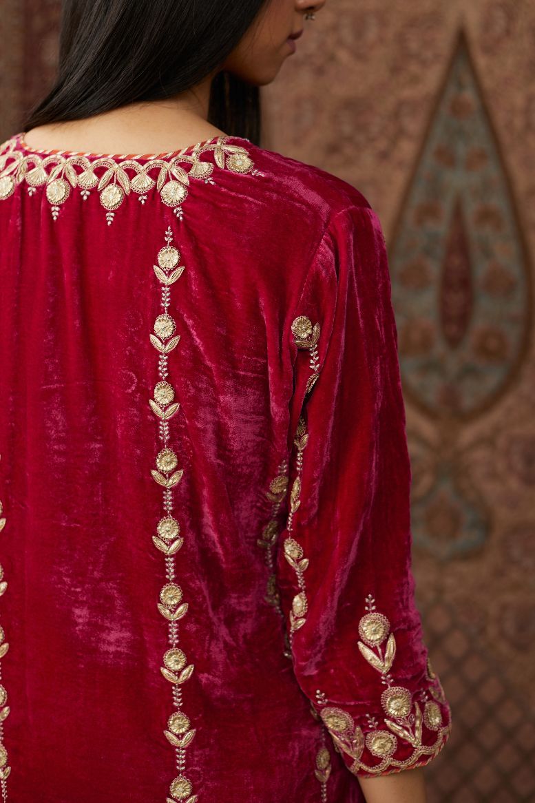 Fuchsia silk velvet straight kurta set with all over gold gota and zari embroidery.