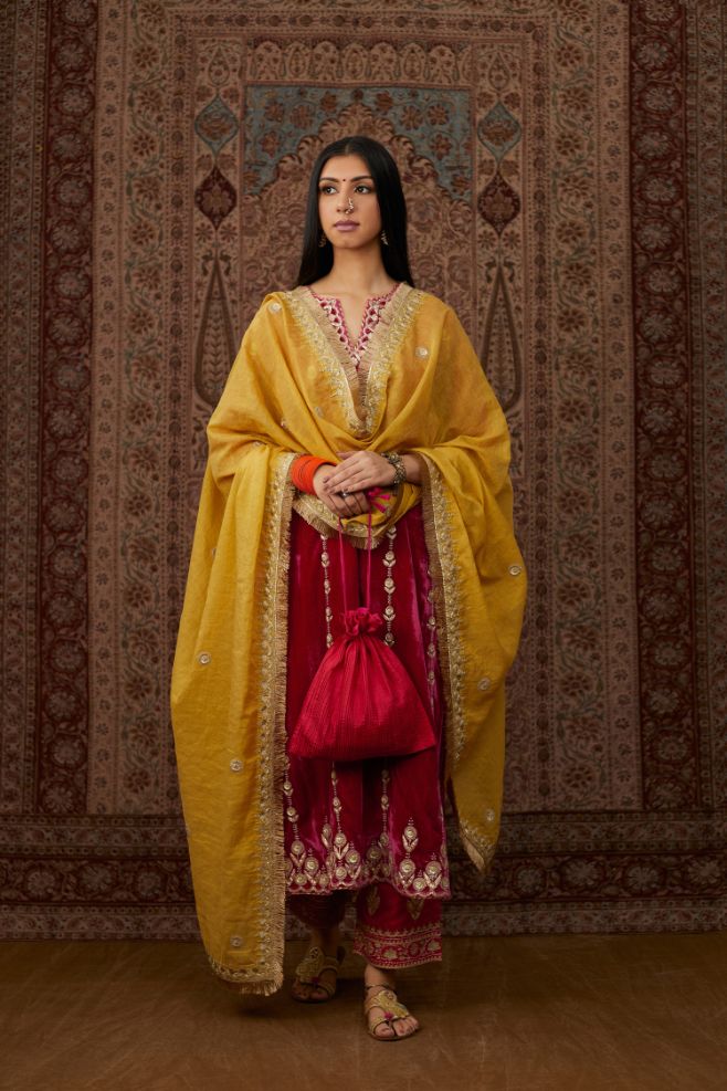 Fuchsia silk velvet straight kurta set with all over gold gota and zari embroidery.