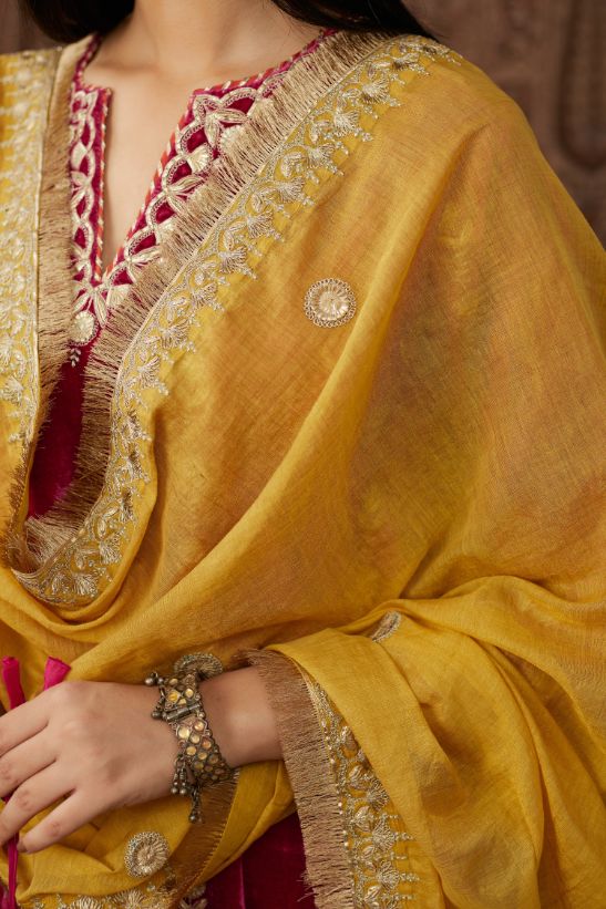 Fuchsia silk velvet straight kurta set with all over gold gota and zari embroidery.