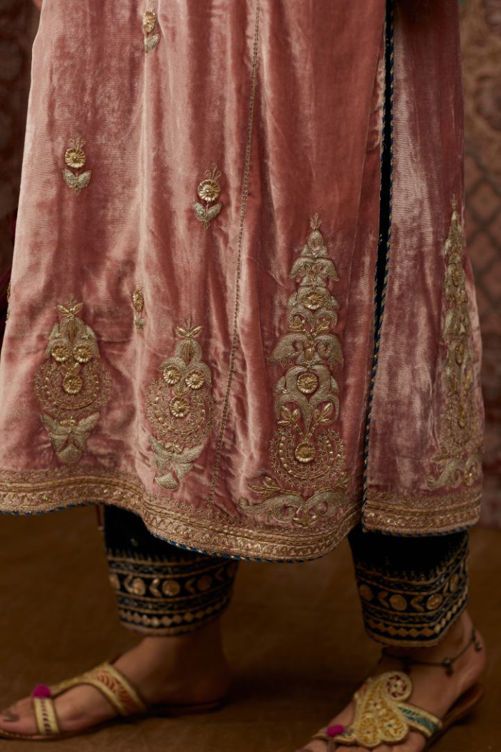 Dusty pink silk velvet kurta set with side panels, highlighted with gold gota and zari embroidery.