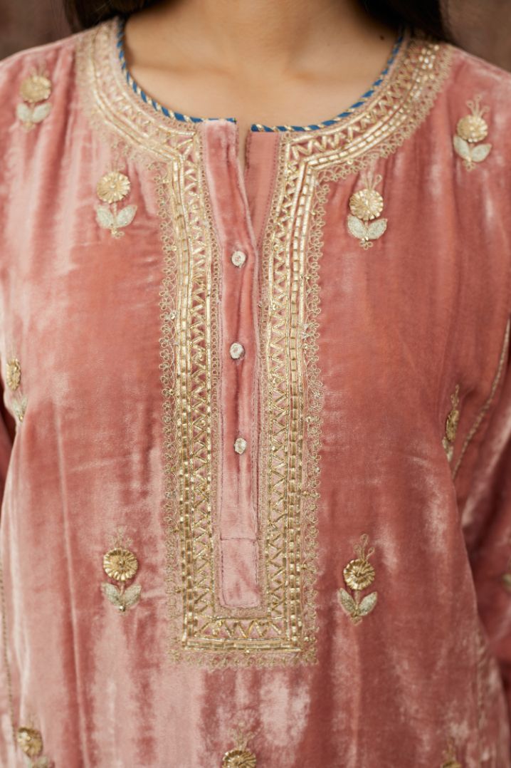 Dusty pink silk velvet kurta set with side panels, highlighted with gold gota and zari embroidery.