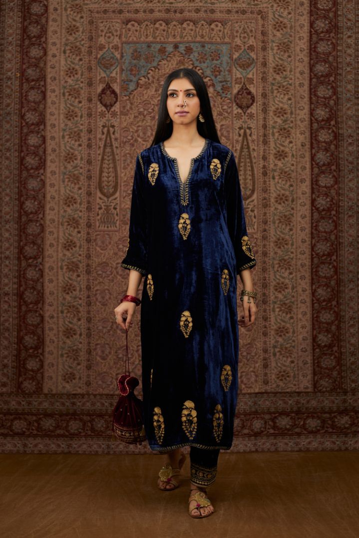 Navy blue silk velvet straight kurta set with all over gold zari embroidery butas and round neckline.