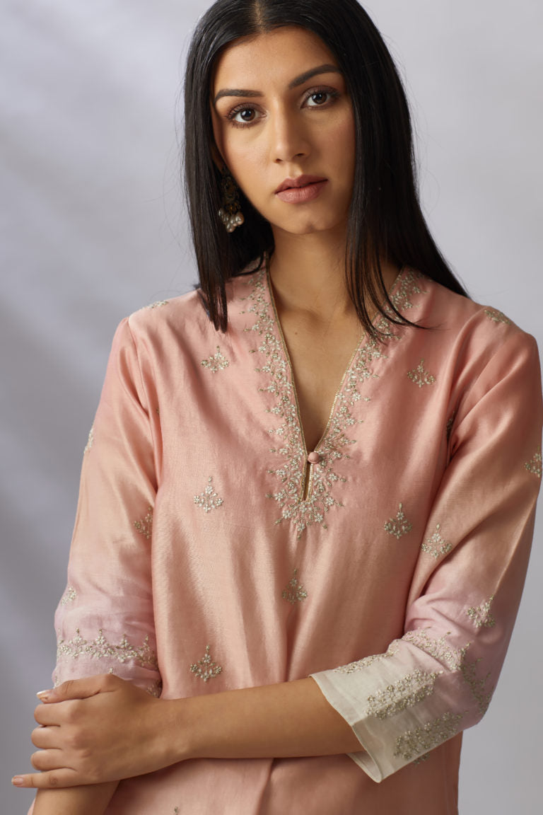 Pink ombre dyed straight kurta set, detailed with floral thread and zari embroidery