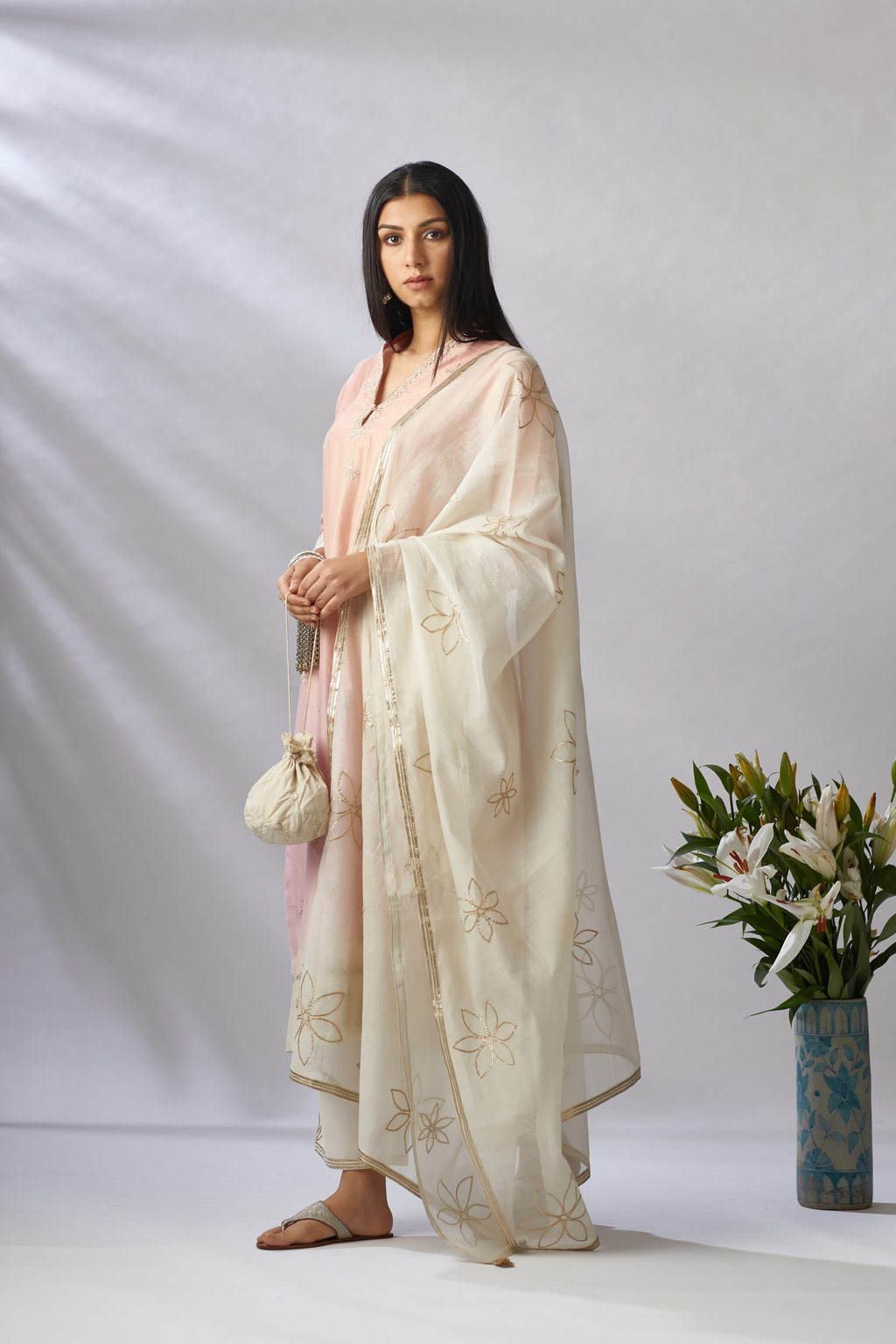 Pink ombre dyed straight kurta set, detailed with floral thread and zari embroidery