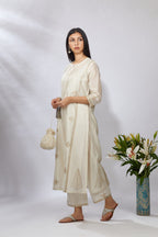 Off white straight kurta set detailed with gota and zari embroidery