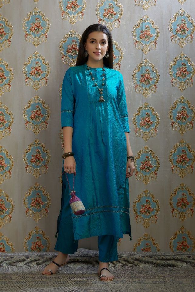 Teal blue hand crushed silk kurta set with pin tucks at placket, highlighted with pulled thread embroidery