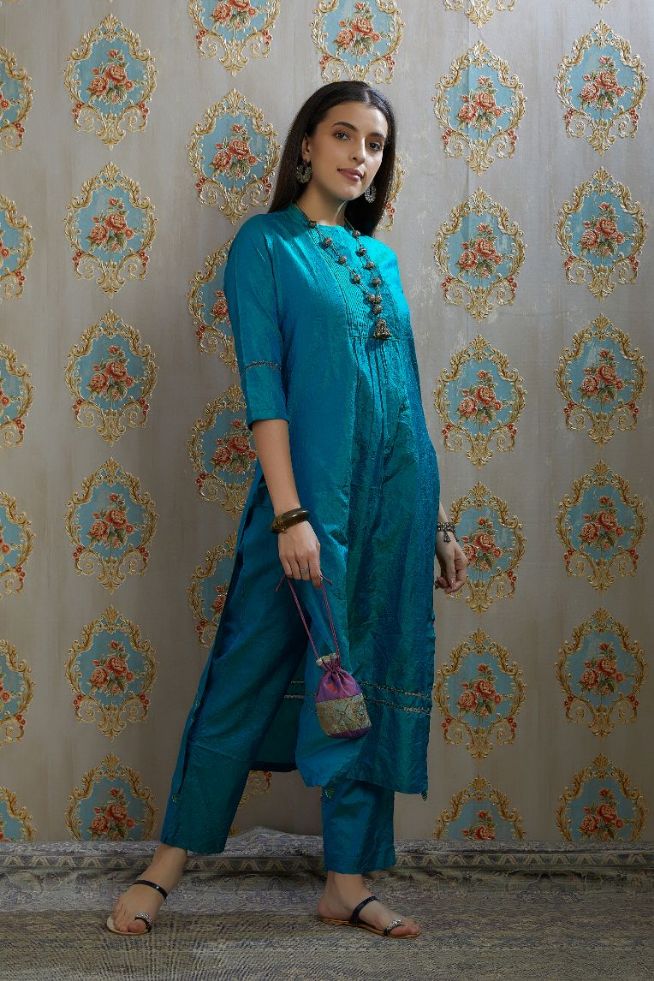 Teal blue hand crushed silk kurta set with pin tucks at placket, highlighted with pulled thread embroidery