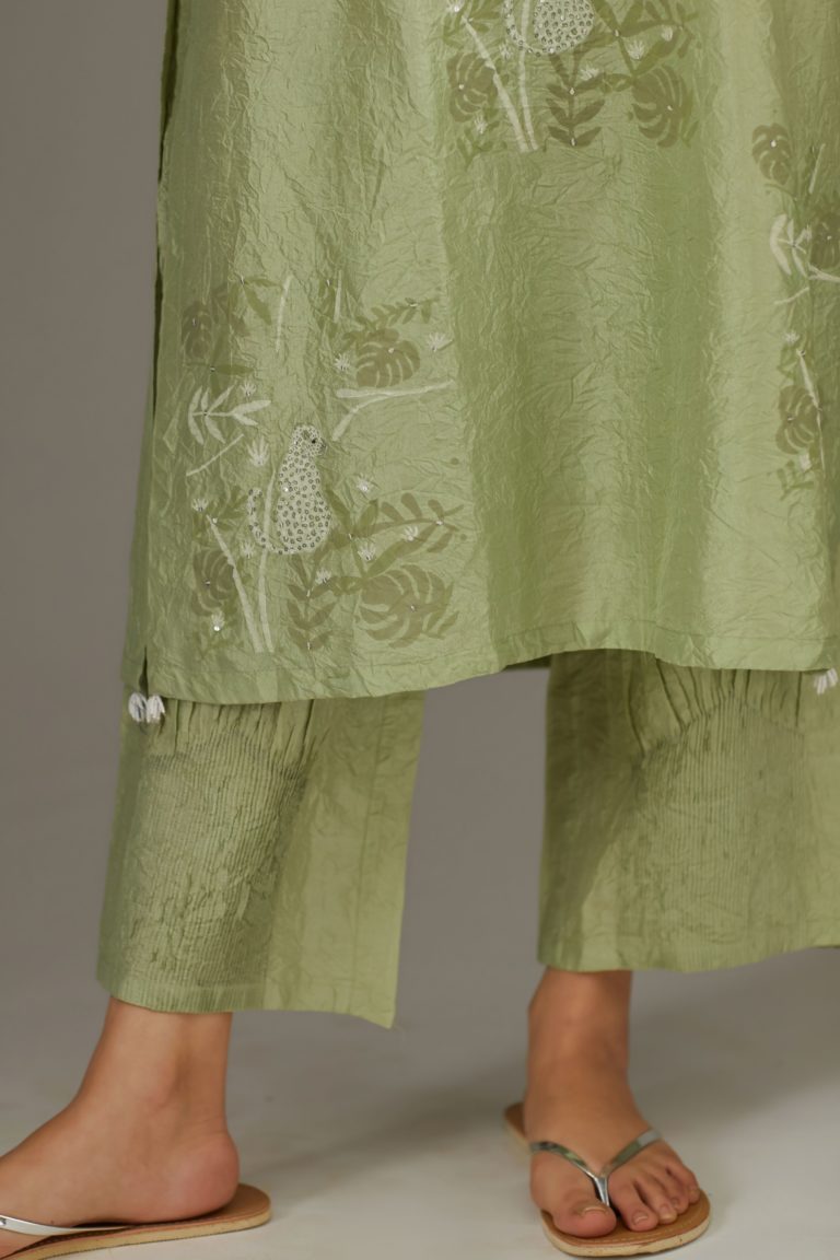Apple Green straight silk crushed kurta set with block print and embellishment