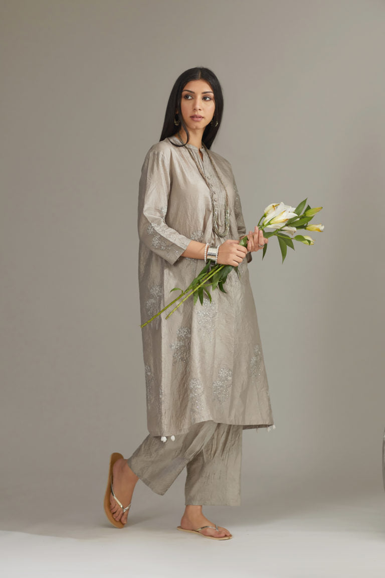 Grey hand crushed, block printed and embellished silk kurta set with pin tucks at placket