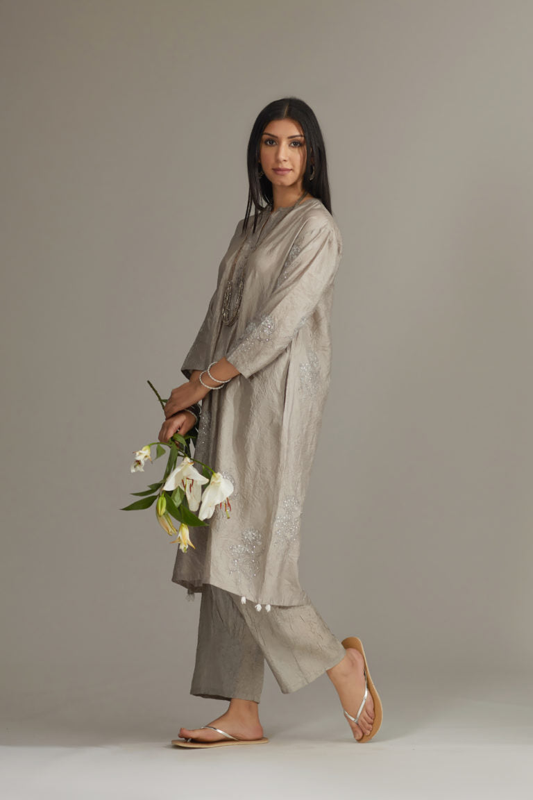 Grey hand crushed, block printed and embellished silk kurta set with pin tucks at placket