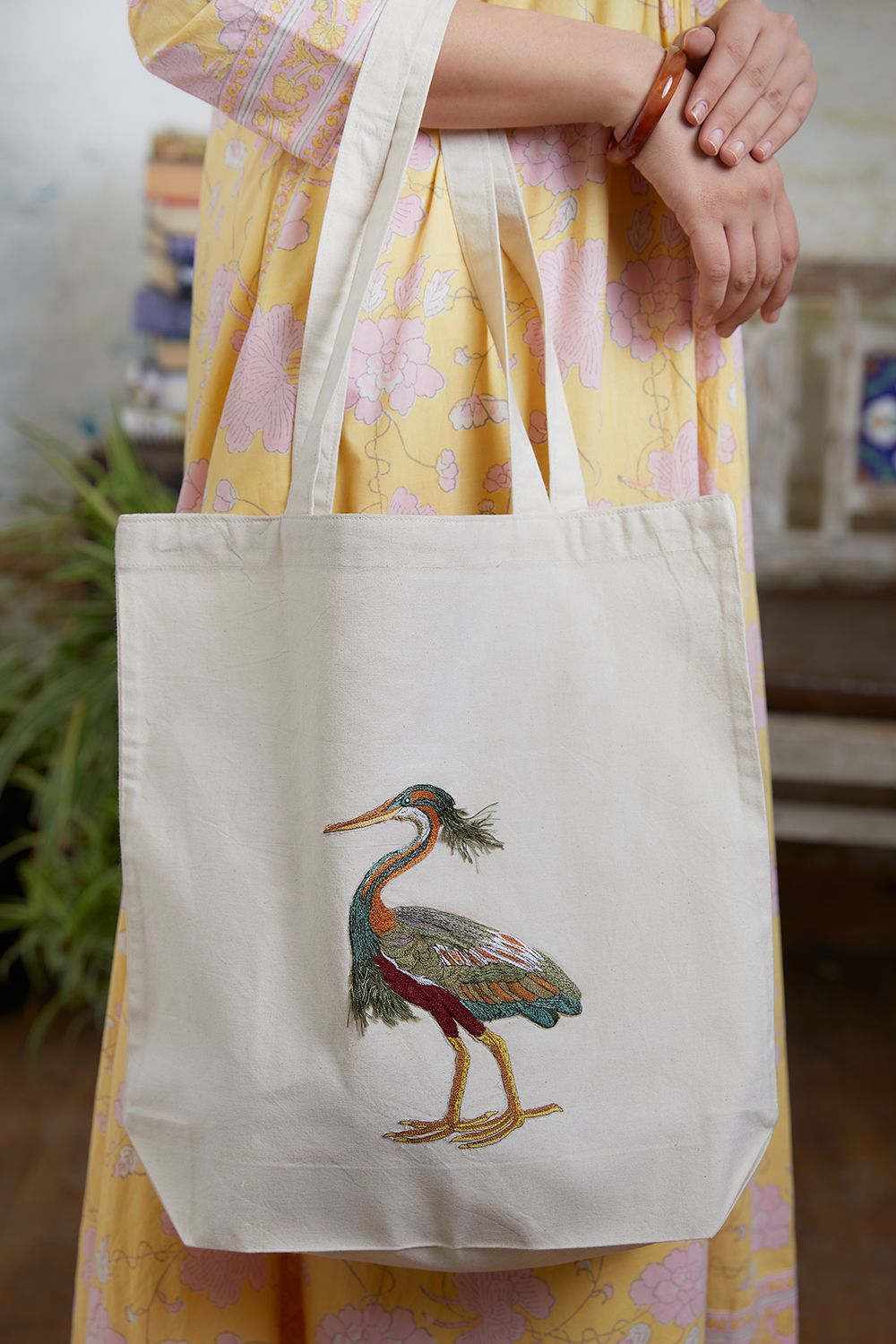 Ivory Canvas tote bag with embroidered 3D-Crane bird