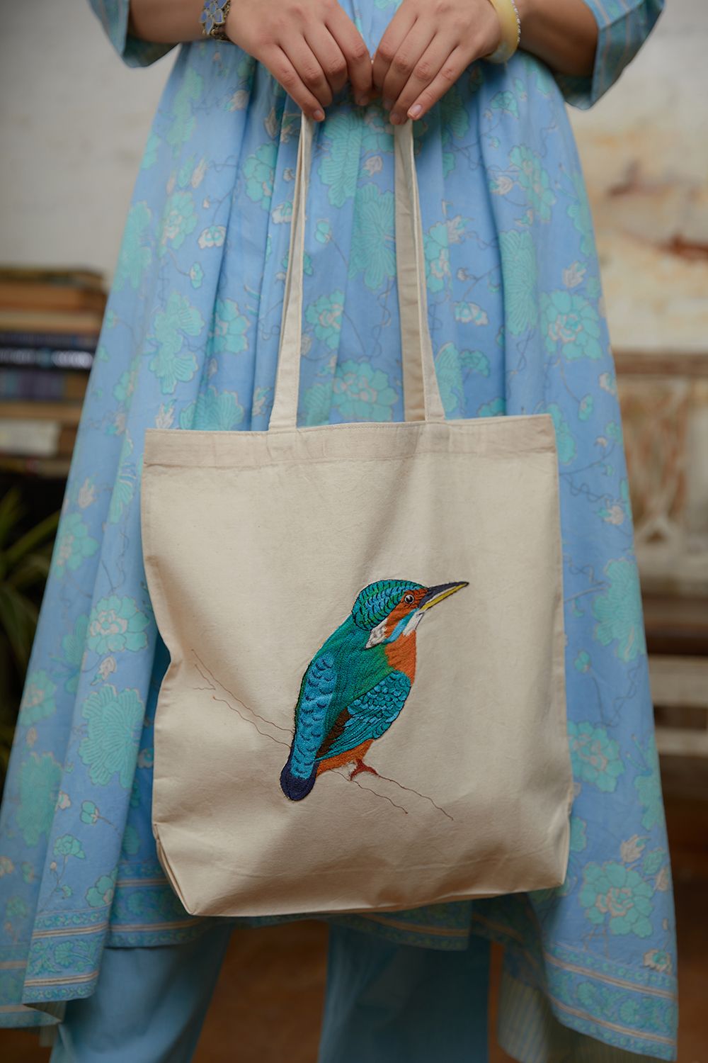 Ivory Canvas tote bag with embroidered 3D-Kingfisher bird